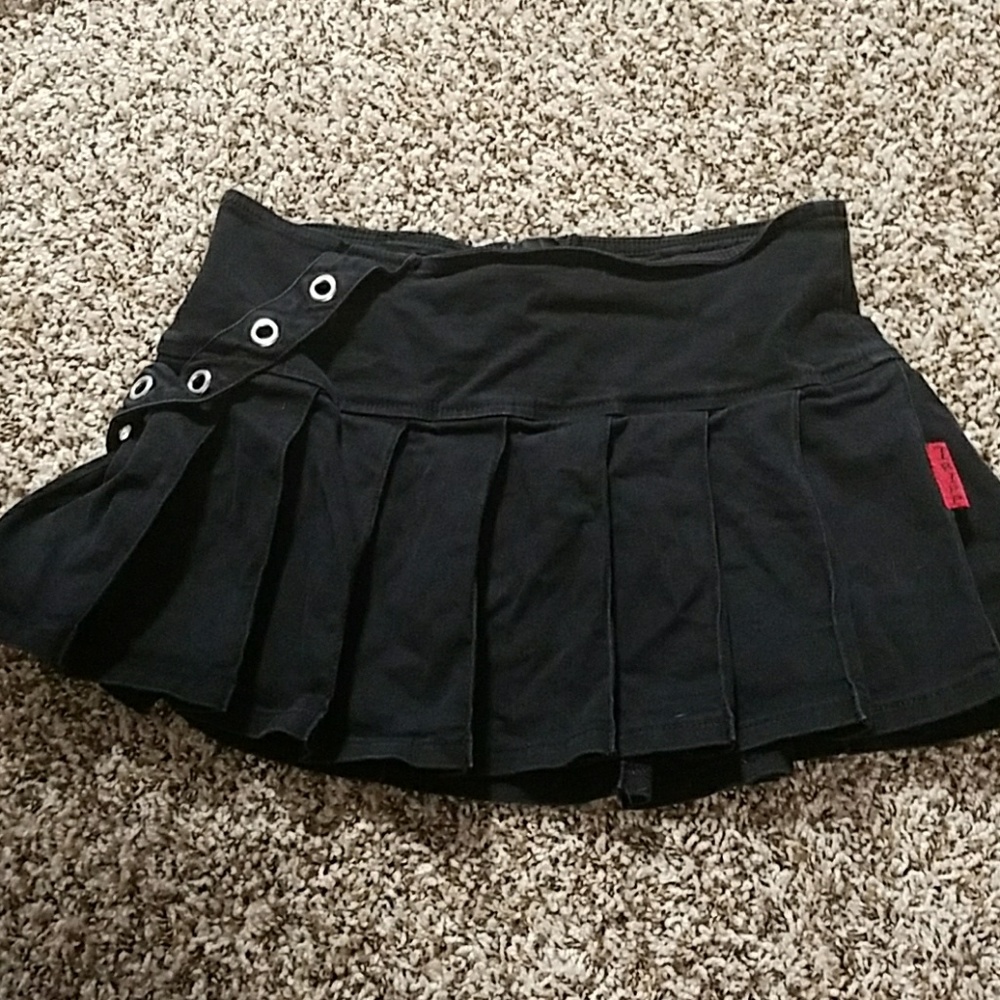 Black pleated skirt